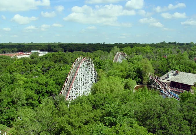 wildcat roller coaster at Frontier city